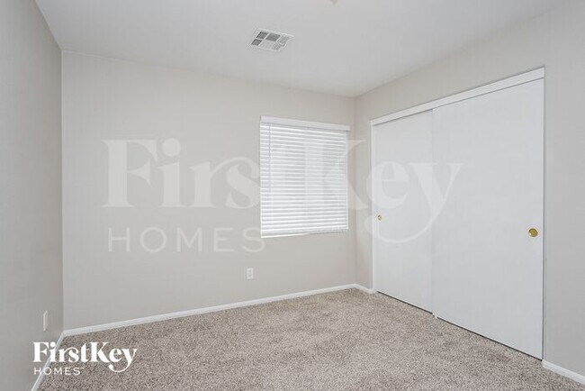 Building Photo - 1931 Silver Crest Ct