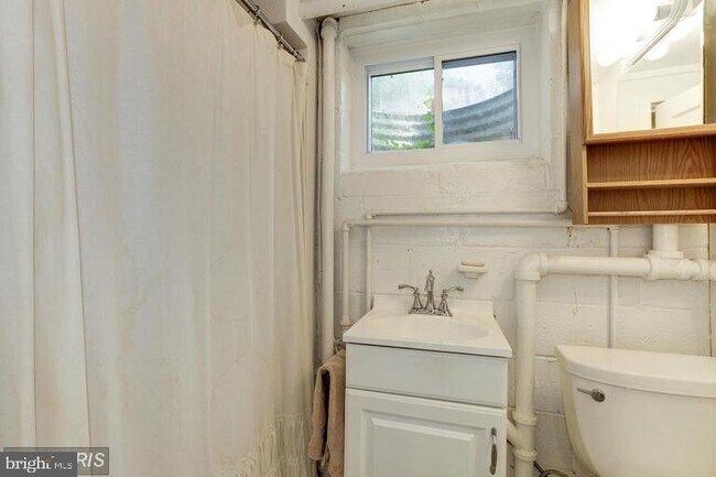 Building Photo - 5320 Pooks Hill Rd