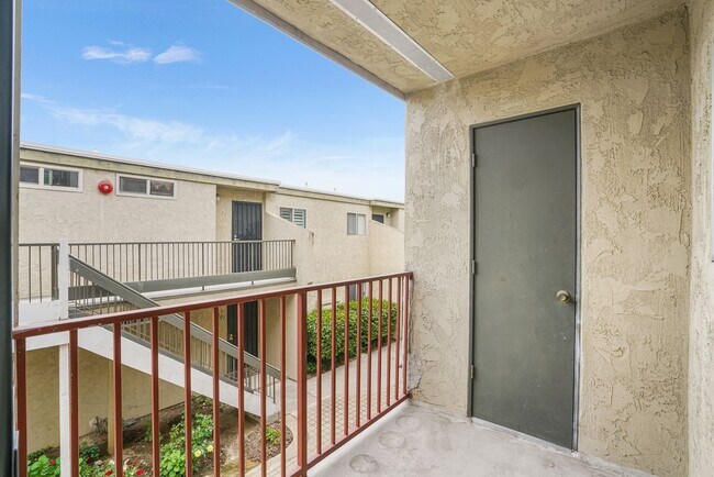 Building Photo - FOR RENT 1Br/1Ba 626 Sf Second Floor Condo...