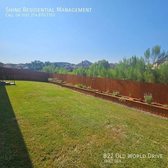 Building Photo - 822 Old World Dr