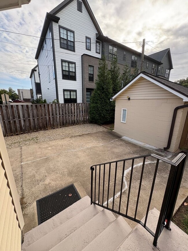 Building Photo - 3 Bedroom 2.5 Bath Townhome in Downtown Greenville and Near the Hampton Pinckney Historic District