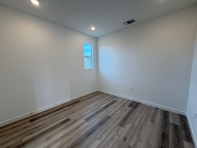 Building Photo - Brand New Construction in River Terrace Development!