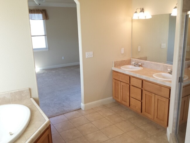 Building Photo - Lake California Home for Rent | Gated Community, Lake Access, River Access, Garage