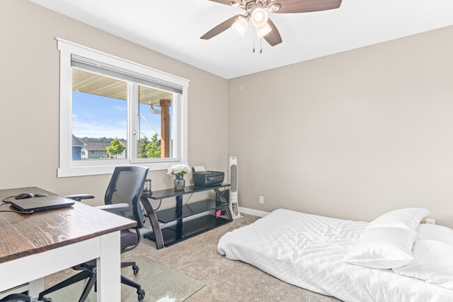 Building Photo - 898 Brentwood Cir
