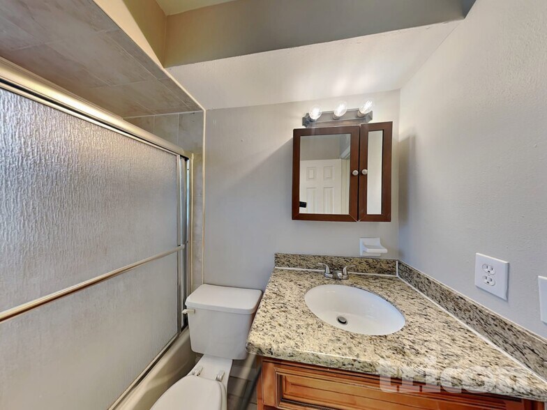 Building Photo - 616 Leisure Ave