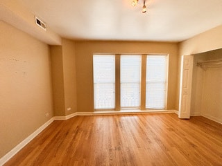 Building Photo - 7410 N Damen Ave