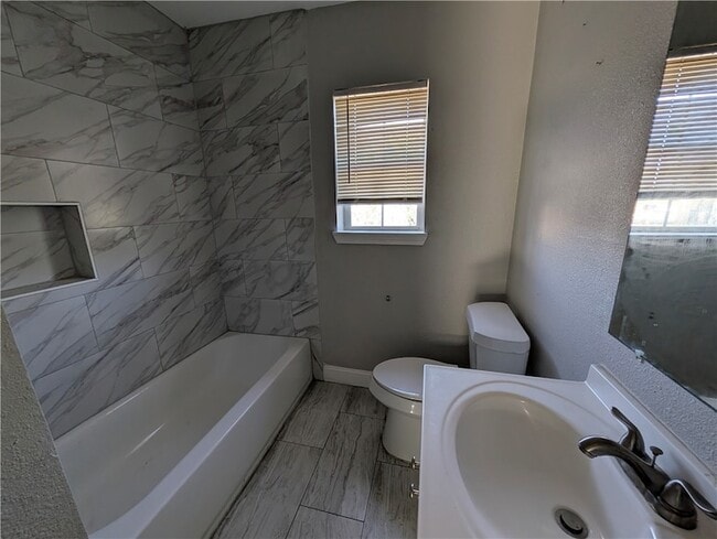 Building Photo - 1539 10th St