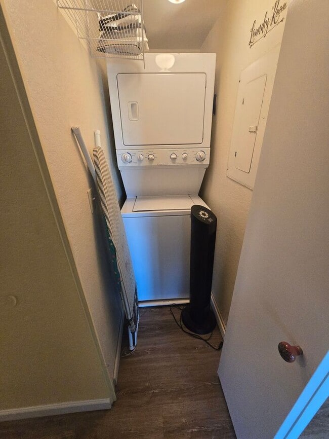 Building Photo - 7909 E Colette Cir