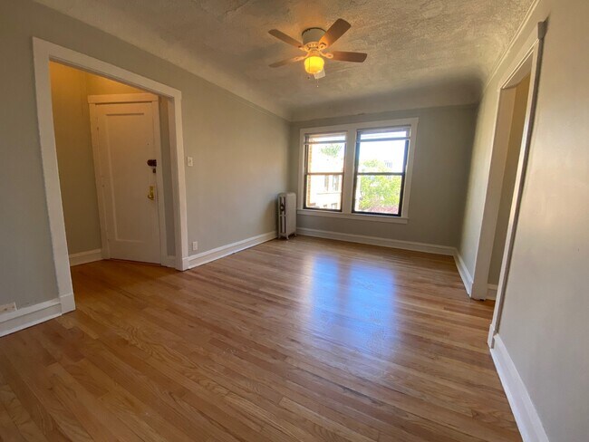 Building Photo - 6518 N Glenwood Ave