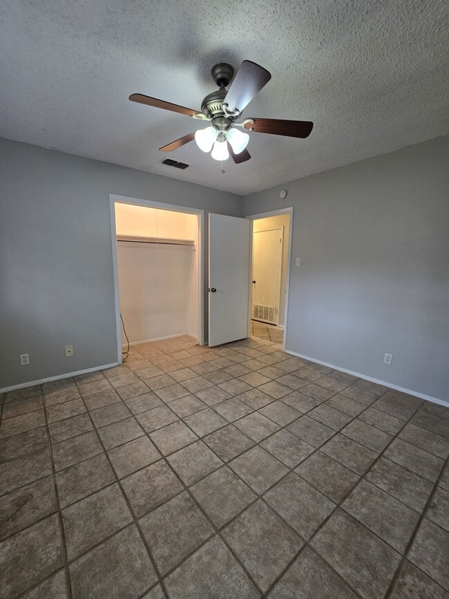 Building Photo - 4624 Leisure Ln