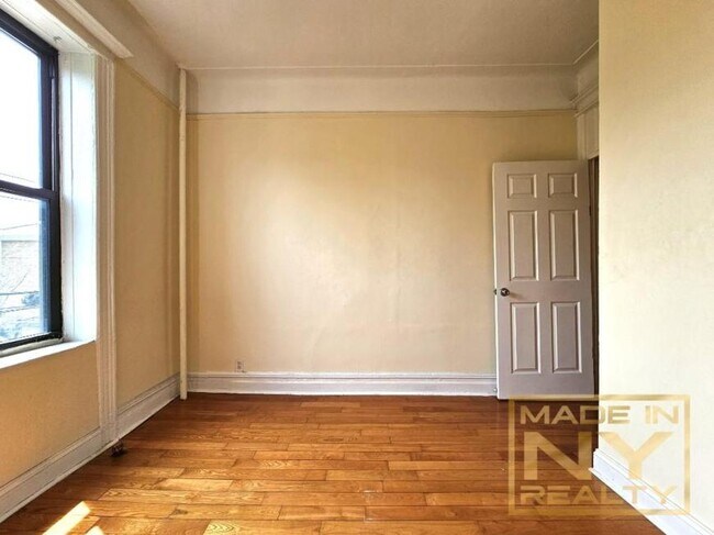Building Photo - 1 bedroom in ASTORIA NY 11103