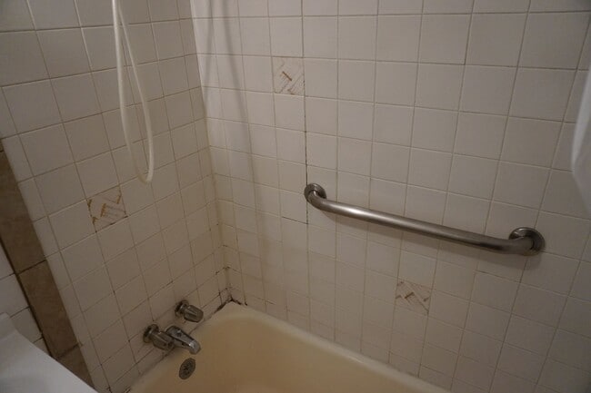 Building Photo - 4 Bedroom Remodeled West Side Salt Lake Home