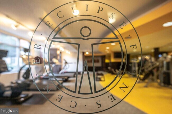 Building Photo - 3600 S Glebe Rd