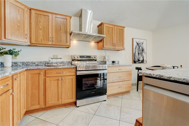 Building Photo - 2654 Whalen Rd