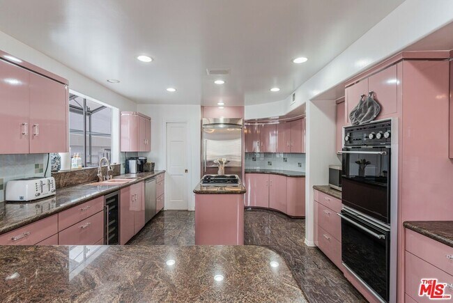 Building Photo - 4611 Roma Ct