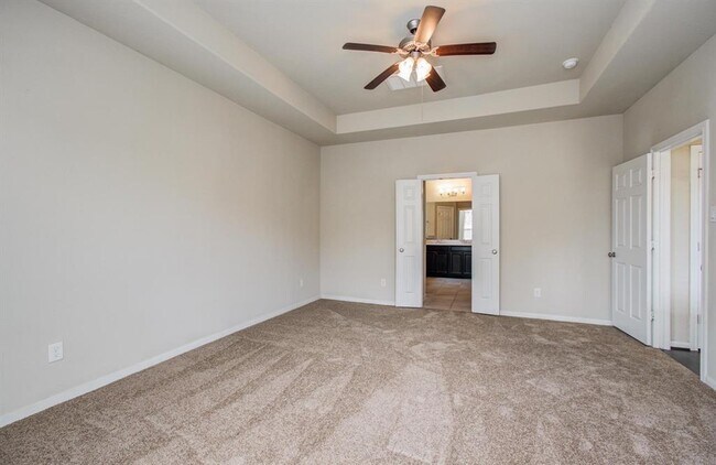 Building Photo - 15618 Whispering Green Dr