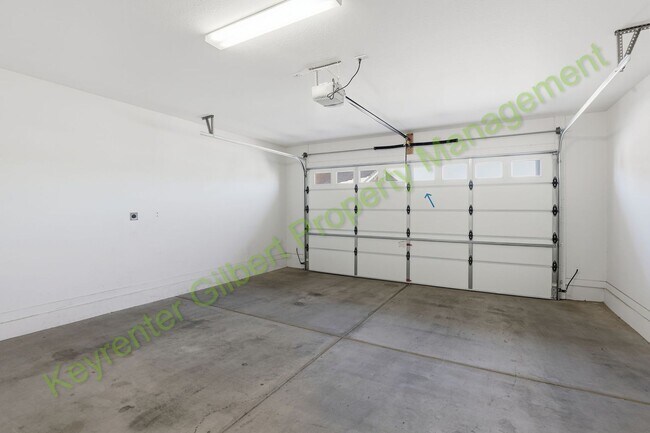 Building Photo - Charming 3-bed/3bath Gilbert Corner Lot Ho...