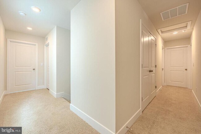 Building Photo - 115 Haida Ln