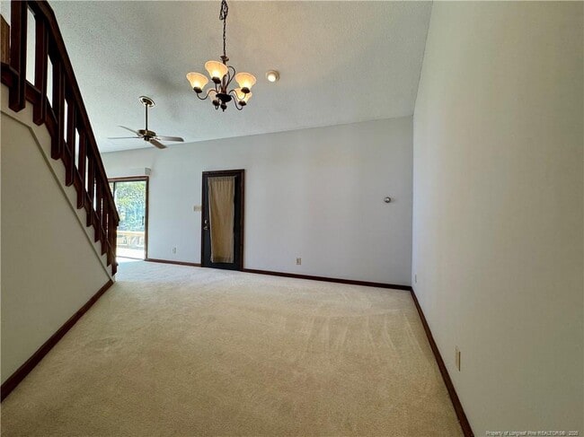 Building Photo - 679 Rosebud Ct