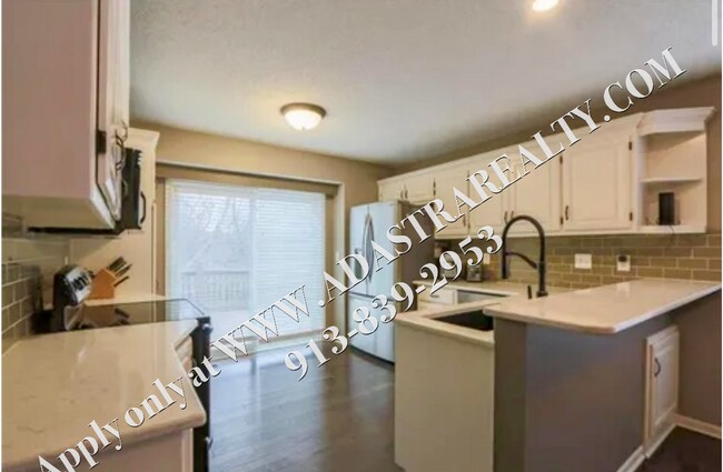 Building Photo - Beautiful 4 Bed 3 Bath Home in Olathe-Comi...