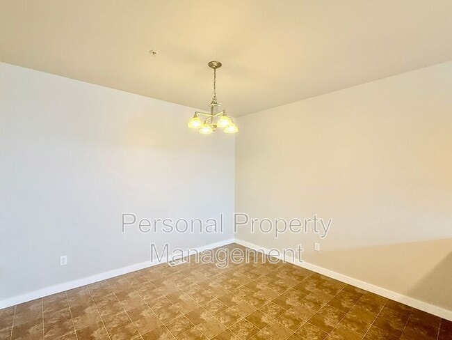 Building Photo - 105 S 2nd Pl