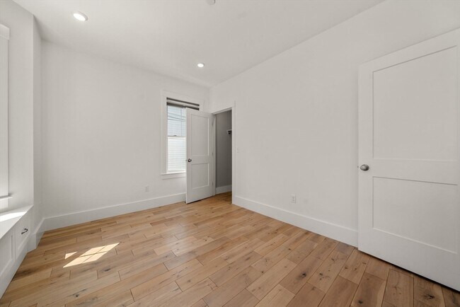 Building Photo - 36 Trull St