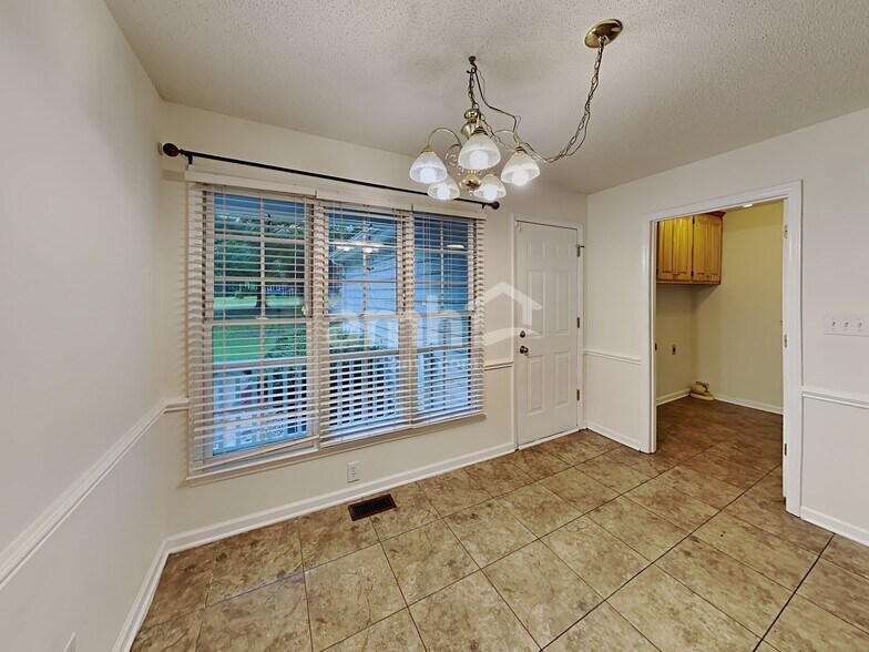 Building Photo - 412 Redpath Dr