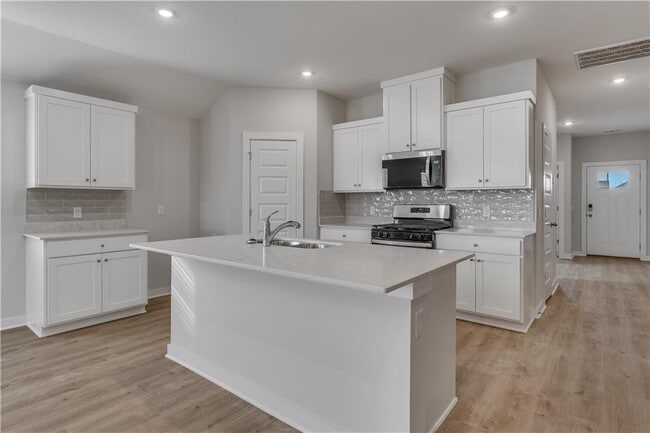 Building Photo - 4695 W Aurora St