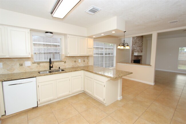 Building Photo - 2731 Colony Dr