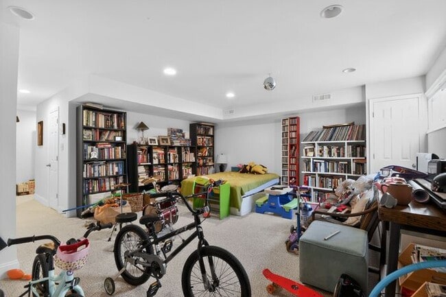 Building Photo - 816 Geranium St NW