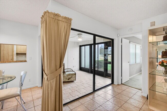 Building Photo - 5851 Parkwalk Dr