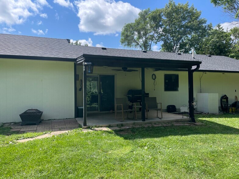 Building Photo - 13565 140th Ave