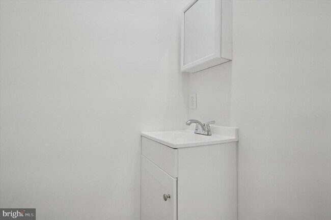 Building Photo - 142 N 53rd St