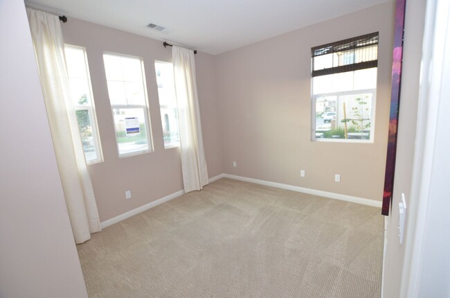 Building Photo - 1005 Sea Glass Wy