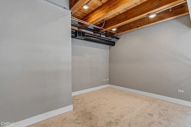 Building Photo - 729 N Sangamon St