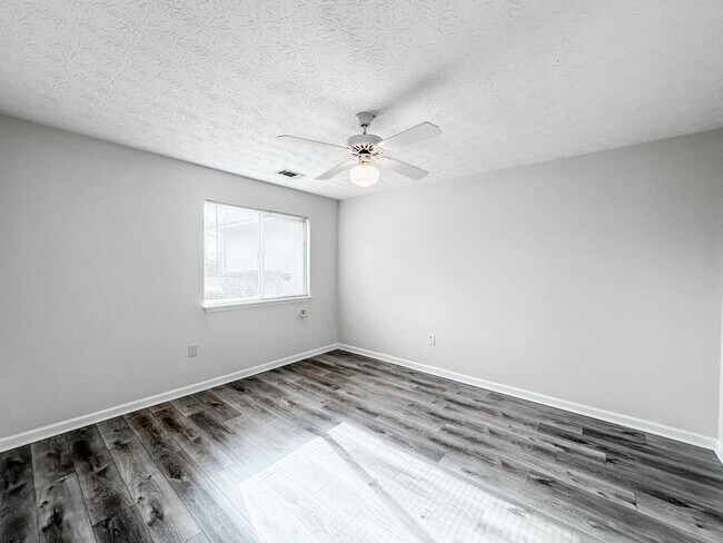 Building Photo - Ranch Style townhome in great Gainesville location