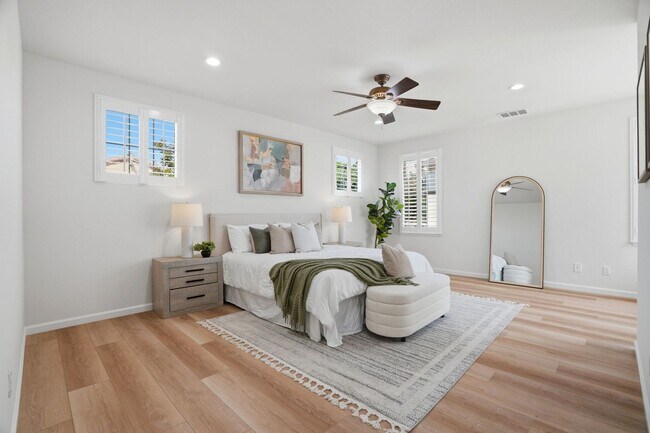 Building Photo - BRIGHT, OPEN RESIDENCE IN RIVERMARK HOME WITH EXCELLENT LAYOUT