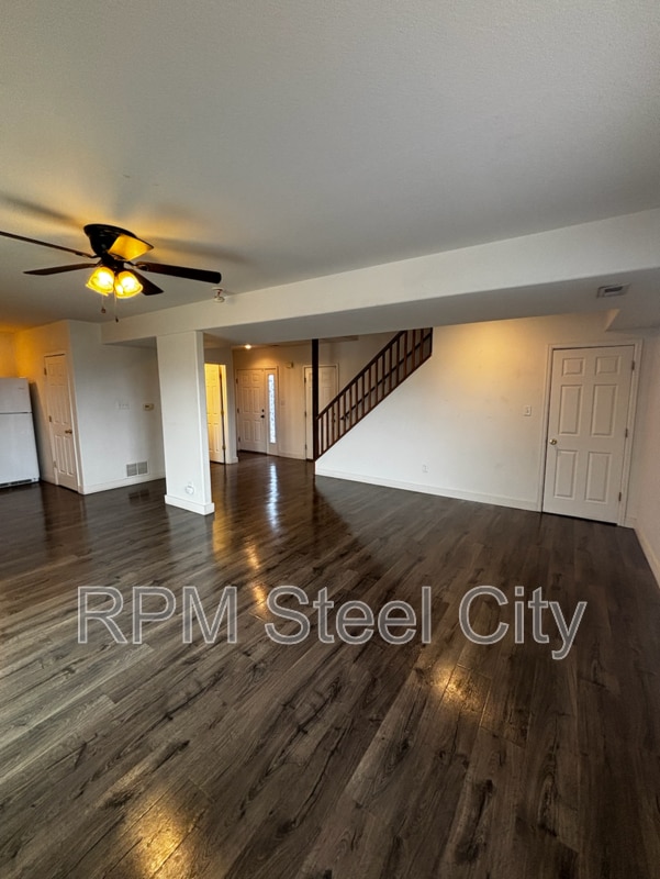 Building Photo - 351-353 W Song Sparrow Dr