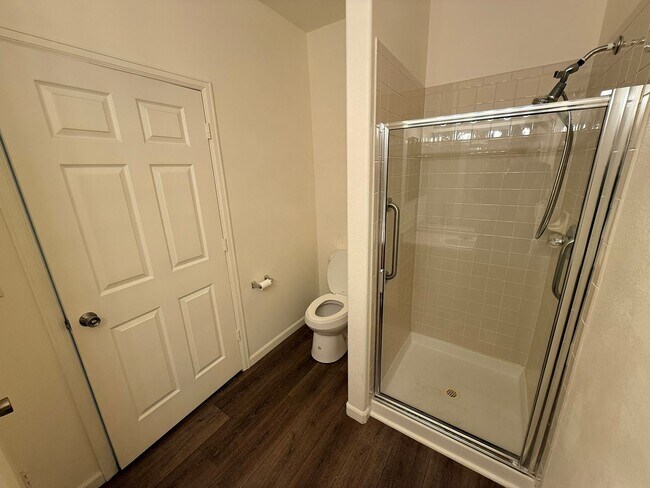 Building Photo - Updated 2-Bedroom Condo with Attached Garage and Pool Access
