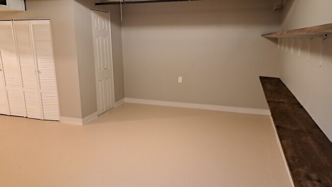 Building Photo - 244 E 92nd St