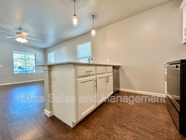 Building Photo - 11508 N Lincoln Blvd