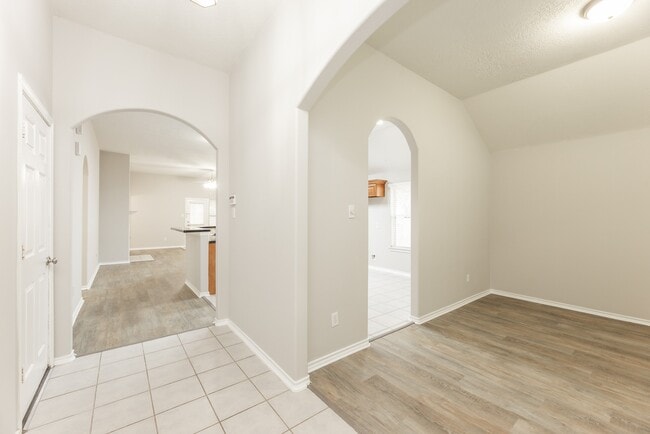 Building Photo - 24502 Drakefield Ct