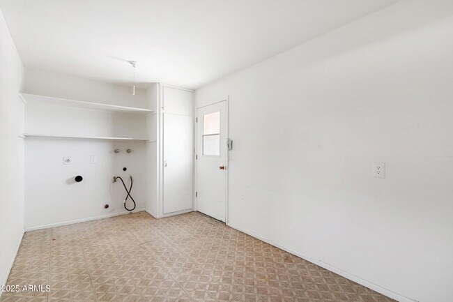 Building Photo - 10301 W Charter Oak Dr