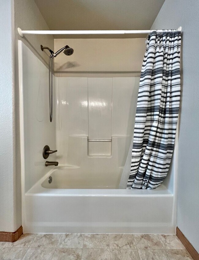 Building Photo - Charming 3-Bedroom Windsor Home: Comfort, Style, and Convenience Await!