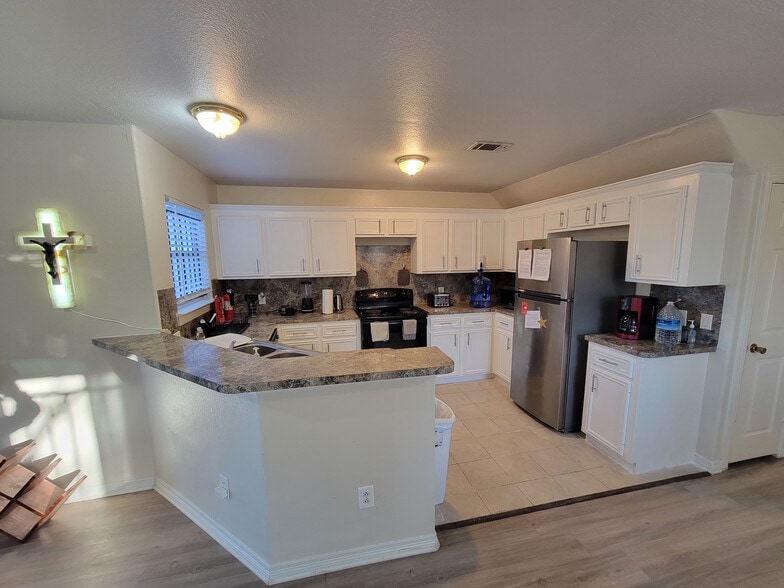 Building Photo - 3807 Lydia St