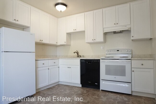 Building Photo - 935 Azure St