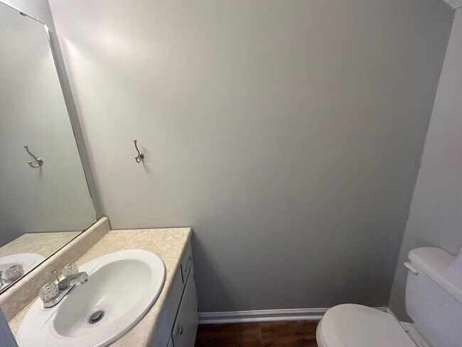 Building Photo - 940-403 Glenn Street, West Columbia SC 29169