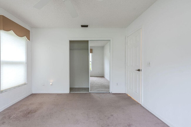 Building Photo - 4246 SE Home Way