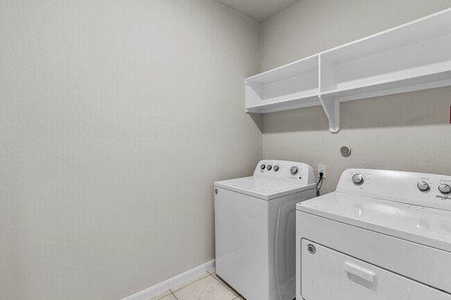 Building Photo - 2218 Levant Ln