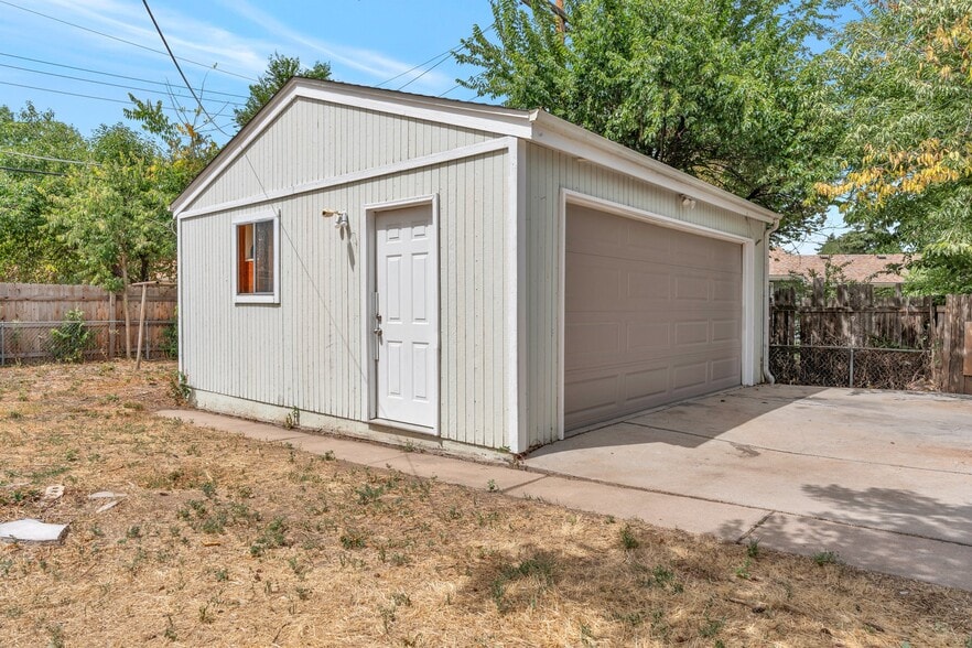 Garage - 11612 Del Mar Pky